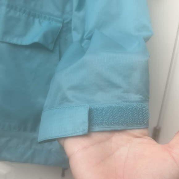 NWT Lands’End waterproof jacket with hood - Picture 4 of 11